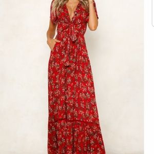 NWT! Hello Molly red floral maxi dress - M